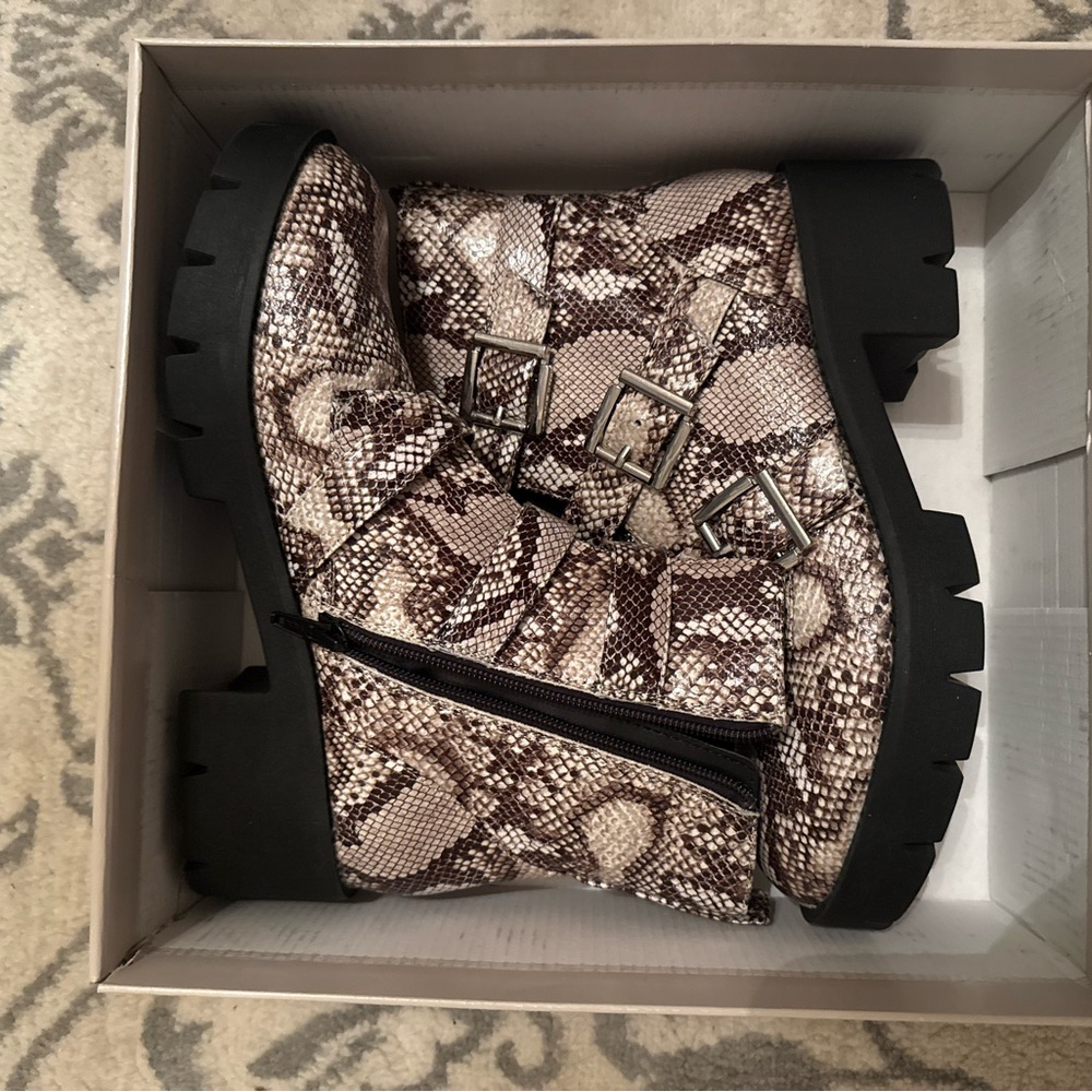 Snake-Print Lug Sole Ankle Boots - Brown/Beige
